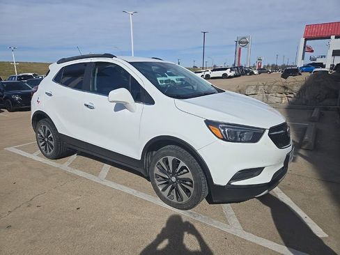 Used 2021 Buick Encore Preferred image 1