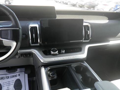 Certified 2025 Ford Expedition Platinum image 22