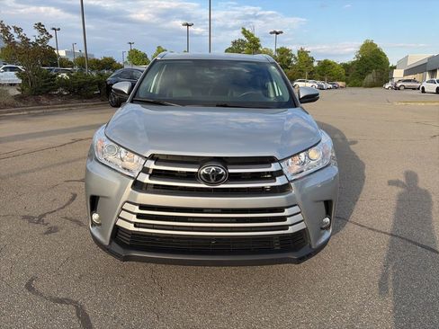 Used 2019 Toyota Highlander XLE image 6