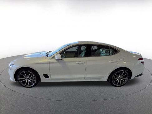 Used 2025 Genesis G70 2.5T image 8