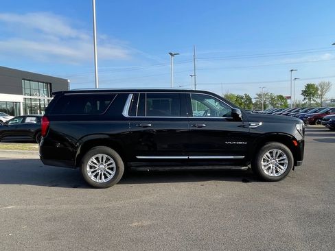 Used 2023 GMC Yukon XL SLT AWD/4WD image 7