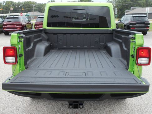 New 2025 Jeep Gladiator Sport image 16