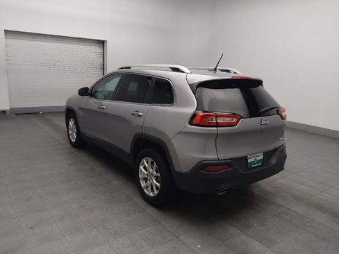 Used 2018 Jeep Cherokee Latitude FWD image 5