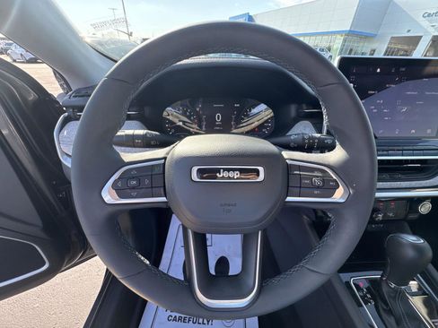 Used 2022 Jeep Compass Latitude AWD/4WD image 21