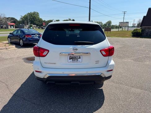 Used 2017 Nissan Pathfinder SV AWD/4WD image 6