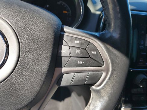 Certified 2019 Jeep Grand Cherokee Laredo w/ 18" Wheel & 8.4" Radio Group image 22