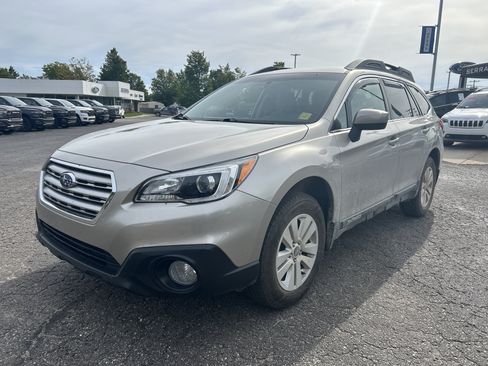 Used 2017 Subaru Outback 2.5i Premium AWD/4WD image 8