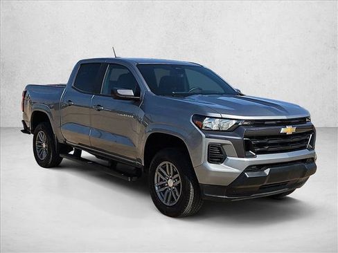 Used 2024 Chevrolet Colorado LT RWD image 3