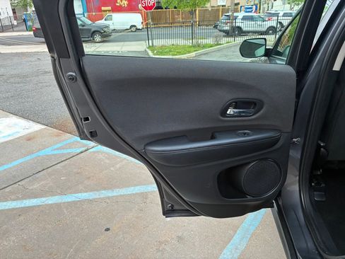 Used 2019 Honda HR-V LX image 11