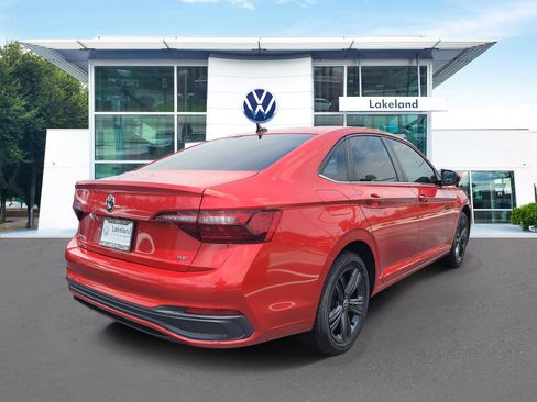 Used 2022 Volkswagen Jetta SE w/ Panoramic Sunroof Package FWD image 3
