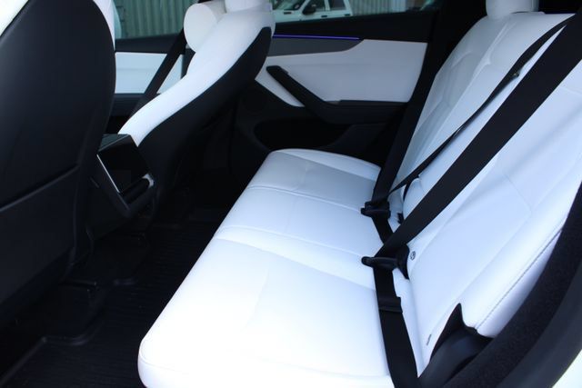 Used 2026 Tesla Model Y 2WD image 31