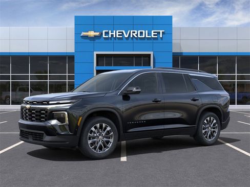 New 2025 Chevrolet Traverse LT w/ Enhanced Driving Package image 2