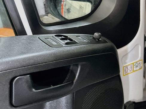 Used 2025 RAM ProMaster 2500 w/ Convenience Group FWD image 17