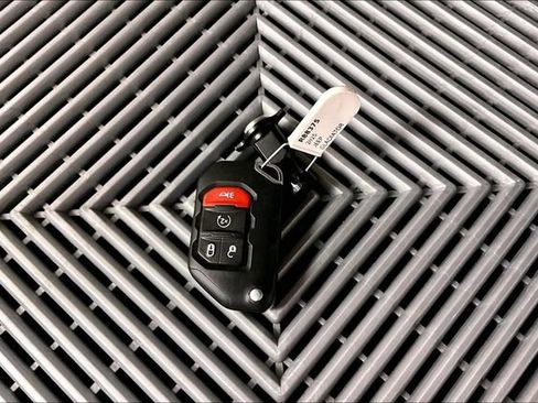 Used 2025 Jeep Gladiator Sport AWD/4WD image 11