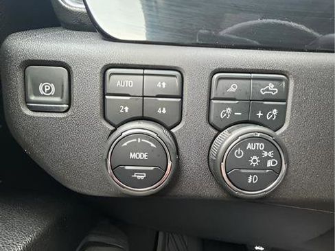 Used 2025 Chevrolet Silverado 1500 LTZ image 22