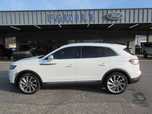 Used 2023 Lincoln Nautilus Reserve w/ Equipment Group 201A image 2