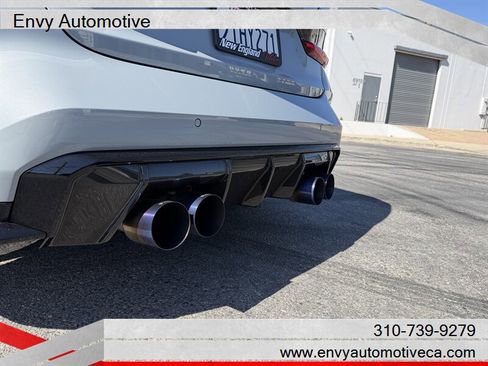 Used 2022 BMW M3 Competition w/ M Carbon Exterior Package image 9