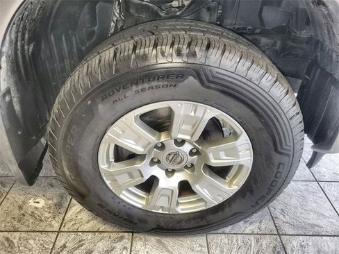 Used 2018 Nissan Titan SV w/ SV Convenience Package image 10