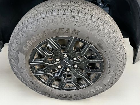 Used 2024 Chevrolet Colorado Trail Boss w/ Technology Package image 11