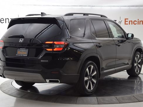 Used 2024 Honda Pilot Touring image 6