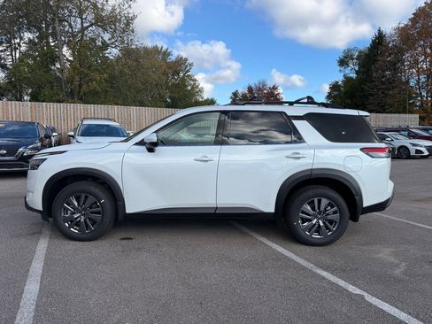 New 2025 Nissan Pathfinder SV image 9