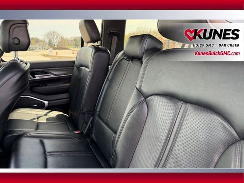 Used 2024 Jeep Wagoneer L Series II w/ Flexible Seating Group AWD/4WD image 5