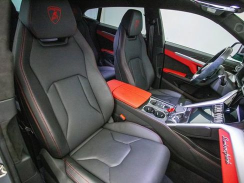Used 2022 Lamborghini Urus image 21
