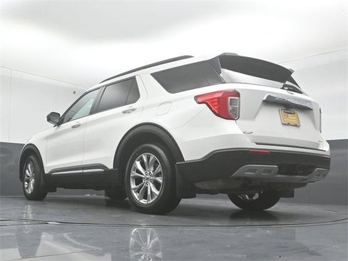 Certified 2021 Ford Explorer XLT w/ Equipment Group 202A image 43