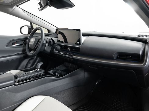 Used 2025 Toyota Prius XLE image 26
