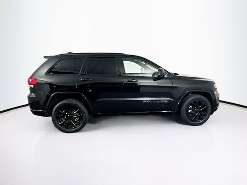 Used 2020 Jeep Grand Cherokee Altitude RWD image 10