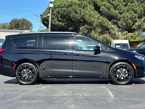 New 2026 Chrysler Pacifica Select w/ S Appearance Package FWD image 3