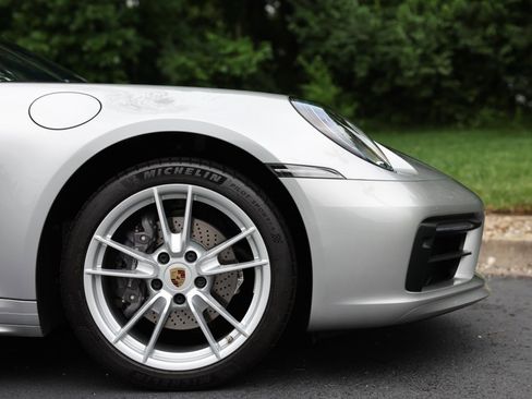 Used 2024 Porsche 911 Carrera w/ Premium Package image 8
