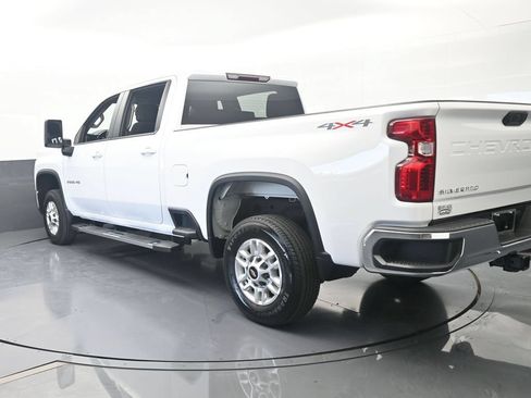 Used 2025 Chevrolet Silverado 2500 LT w/ Convenience Package AWD/4WD image 4