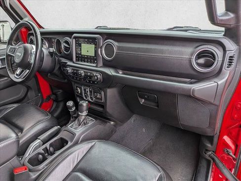 Used 2018 Jeep Wrangler Unlimited Sahara AWD/4WD image 22
