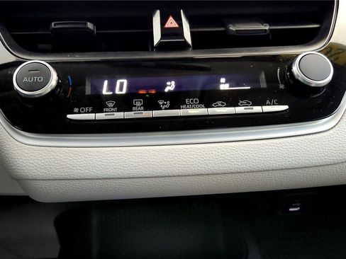 Used 2024 Toyota Corolla LE image 30