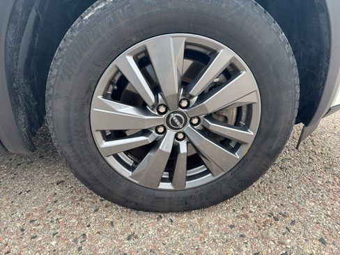 Used 2024 Nissan Pathfinder SV image 17