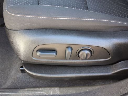 Used 2023 GMC Acadia SLE w/ Driver Convenience Package image 20