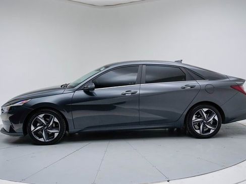 Used 2022 Hyundai Elantra SEL w/ Convenience + Premium Package image 2