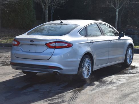 Used 2016 Ford Fusion SE w/ Equipment Group 202A image 28