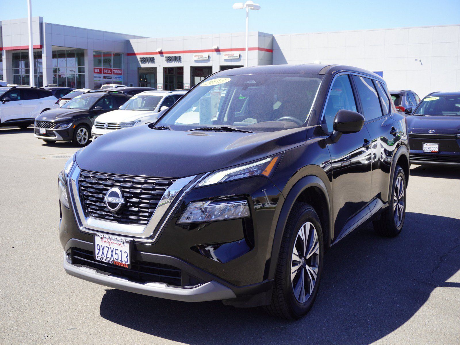 Used 2023 Nissan Rogue SV FWD image 7