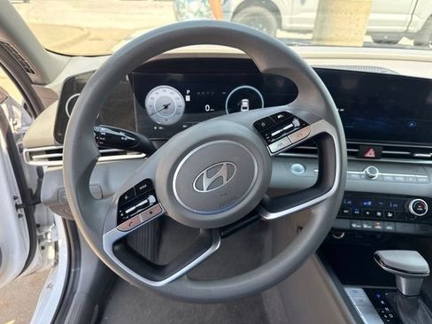 Used 2024 Hyundai Elantra SEL FWD image 21