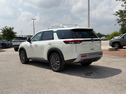 Used 2024 Nissan Pathfinder SL w/ SL Premium Package FWD image 6