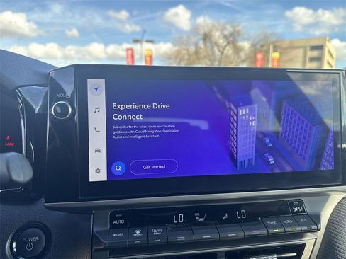 Used 2025 Toyota Camry SE image 27