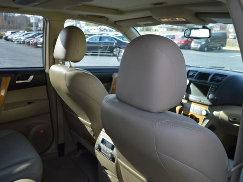 Used 2010 Toyota Highlander Limited image 28
