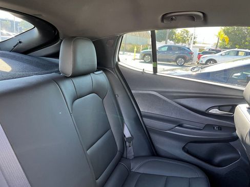 Used 2025 Buick Envista Sport Touring image 37