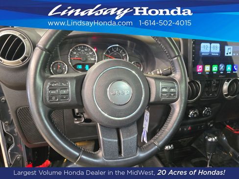 Used 2017 Jeep Wrangler Unlimited Sahara w/ Connectivity Group AWD/4WD image 16