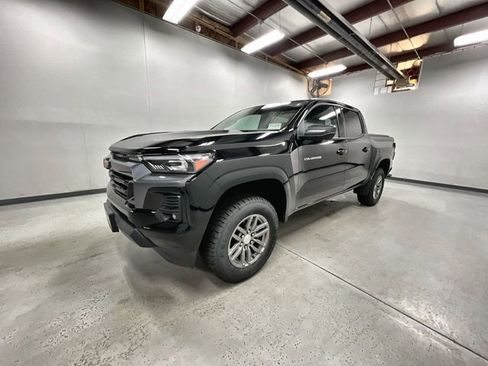 Certified 2024 Chevrolet Colorado LT w/ LT Convenience Package III AWD/4WD image 4