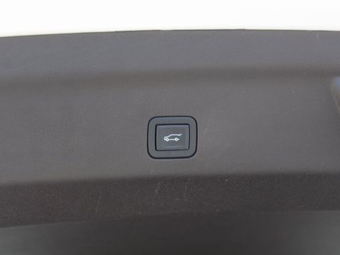 Used 2024 GMC Yukon Denali w/ Advanced Technology Package image 7