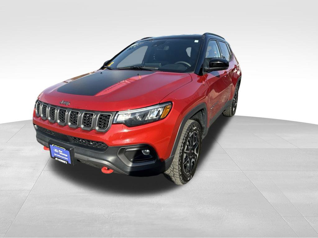Used 2025 Jeep Compass Trailhawk AWD/4WD image 2