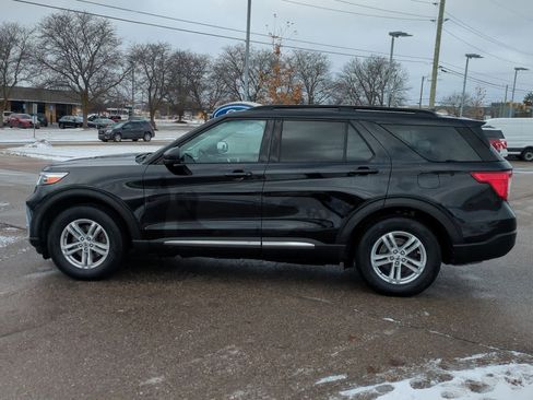 Used 2020 Ford Explorer XLT w/ Equipment Group 202A image 5
